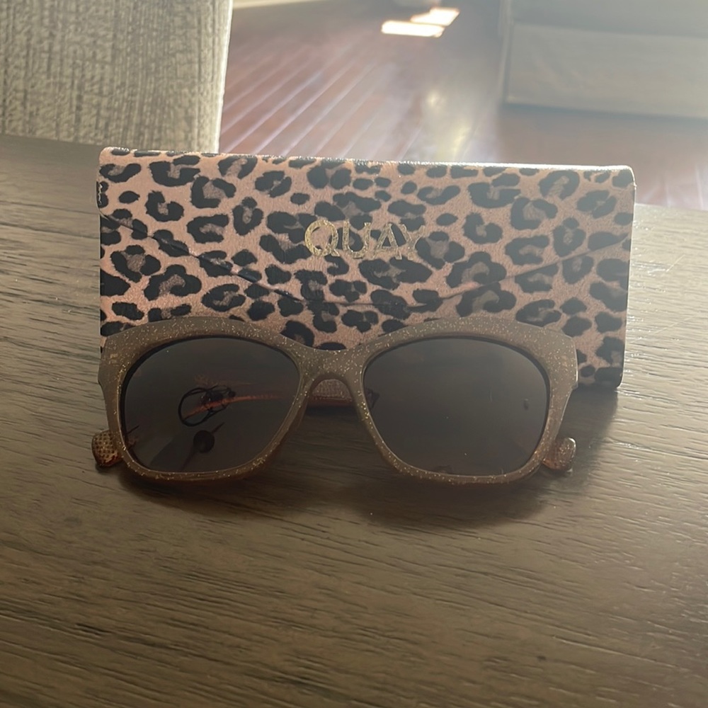 QUAY case and velvft trends sunglasses
